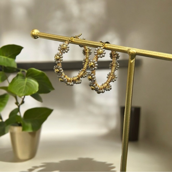 Silver floral shape hoop flower earrings gift for daughter evening date hoops - Picture 3 of 3